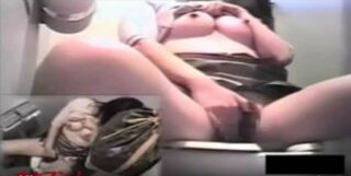 巨乳　お姉さん　トイレ　盗撮