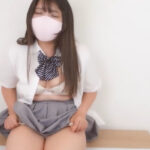 【うさみな】セーラー服コスプレの巨乳お姉さんが大量潮吹きオナニー