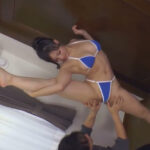 軟体お姉さんの１８０度開脚くぱぁっと開いたオマンコをじっくり観察