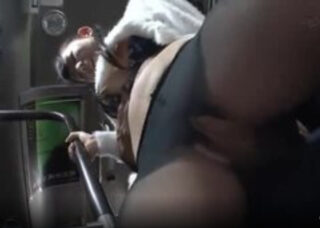 女子大生　痴漢　潮吹き　黒パンスト